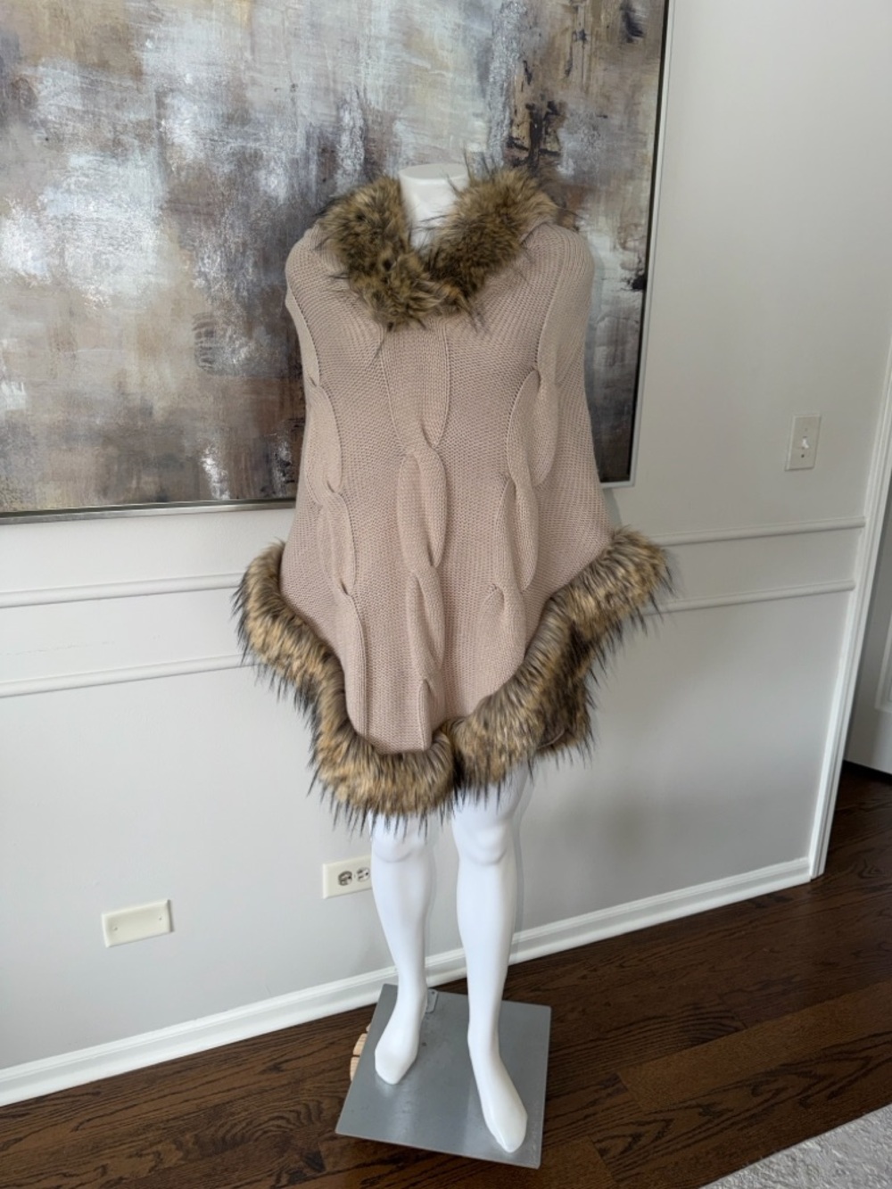 Linda Richard’s woman’s knit fur hood poncho One Size
